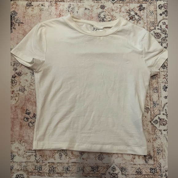 H&M Tops - ⭐️BOGO white baby tee